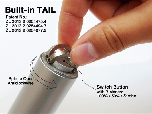 3AAA電池との決め付けられたカスタマイズ可能なLED キーチェーンの懐中電燈140の内腔