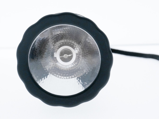0.5W LEDのダイナモの手動クランクの懐中電燈の接触黒色の照明機能