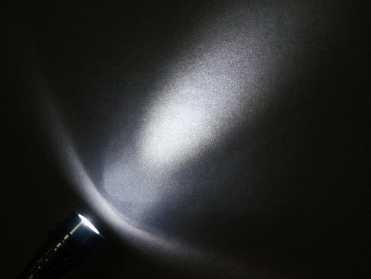 拡張可能な磁気LEDのペンの懐中電燈22mのビーム間隔のカスタマイズ可能な色