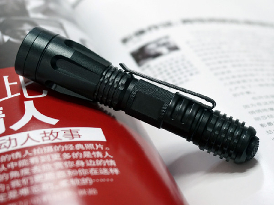 世帯IPX7はクリー語によって導かれる戦術的な懐中電燈の押しボタン スイッチを防水します