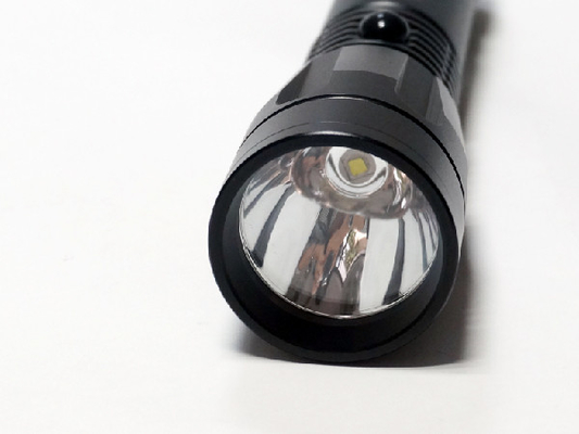 IPX7航空機によって導かれるキャンプの懐中電燈は、キャンプのための導かれた懐中電燈を黒くします