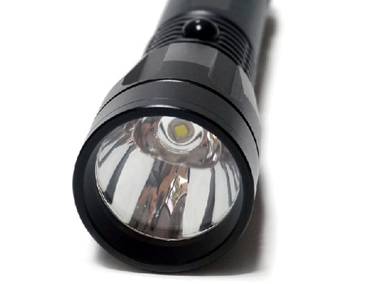 クリー族6の戦術的なキャンプLEDの懐中電燈の高い発電* AAAの乾電池
