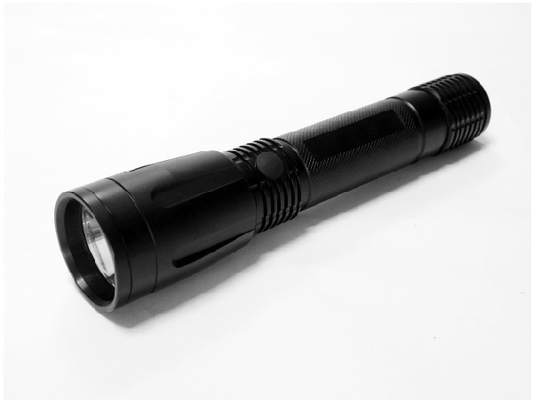 IP67は警察の保証/戦術的な軍隊のための屋外LEDの懐中電燈を防水します