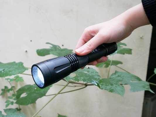 18650の電池再充電可能なLEDの懐中電燈の戦術的な自衛6400K