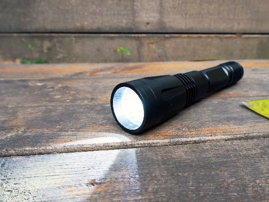 IPX7は出力電力充電電池6Wが付いている導かれた懐中電燈を防水します