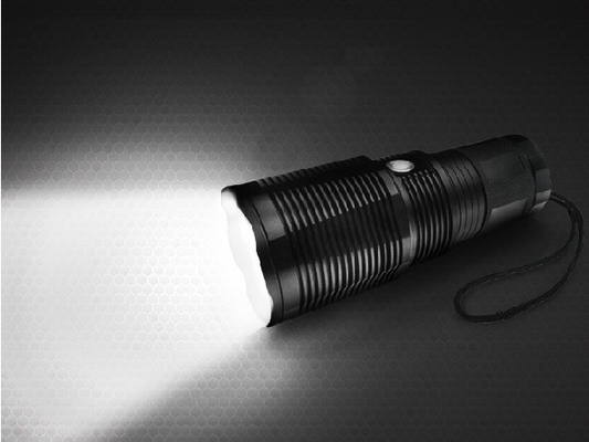 反圧延3000の内腔は懐中電燈を、10000mAh再充電可能な小型の懐中電燈導きました