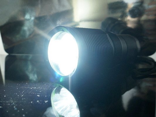 保証のために防水高い内腔再充電可能なLEDの懐中電燈IP67