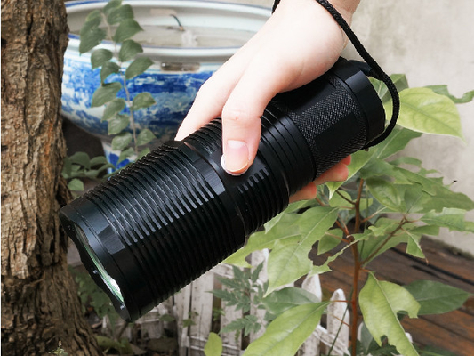 脱熱器李イオン再充電可能なLED懐中電燈XHP 50の球根のアルミ合金材料
