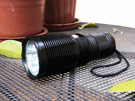 3000の内腔屋外LEDの懐中電燈IPX7は手の革紐との6400Kを防水します
