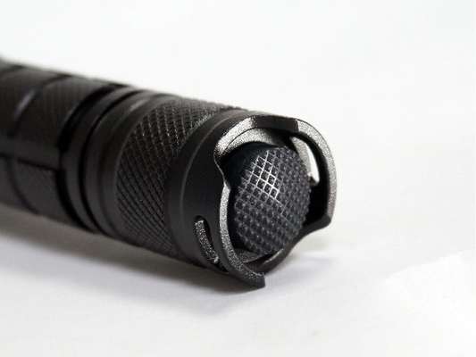 手の革紐が付いている磁気のクリー族の消防士LEDの懐中電燈の前進焦点
