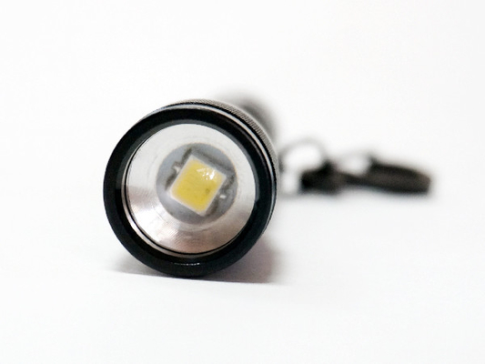 アルミ合金手のトーチLED キーチェーンの懐中電燈40mのビーム間隔