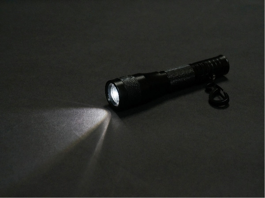 小型ズームレンズの1の暖かい白LED キーチェーンの懐中電燈* AAAの乾電池