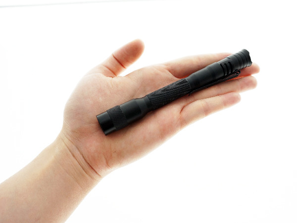Pocket LEDペンの懐中電燈の小型6400K色温度を博士