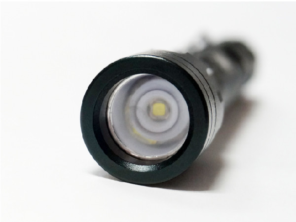 2aaaによって刻まれるLEDのペンの懐中電燈平らなレンズのタイプ アルミ合金ボディ材料